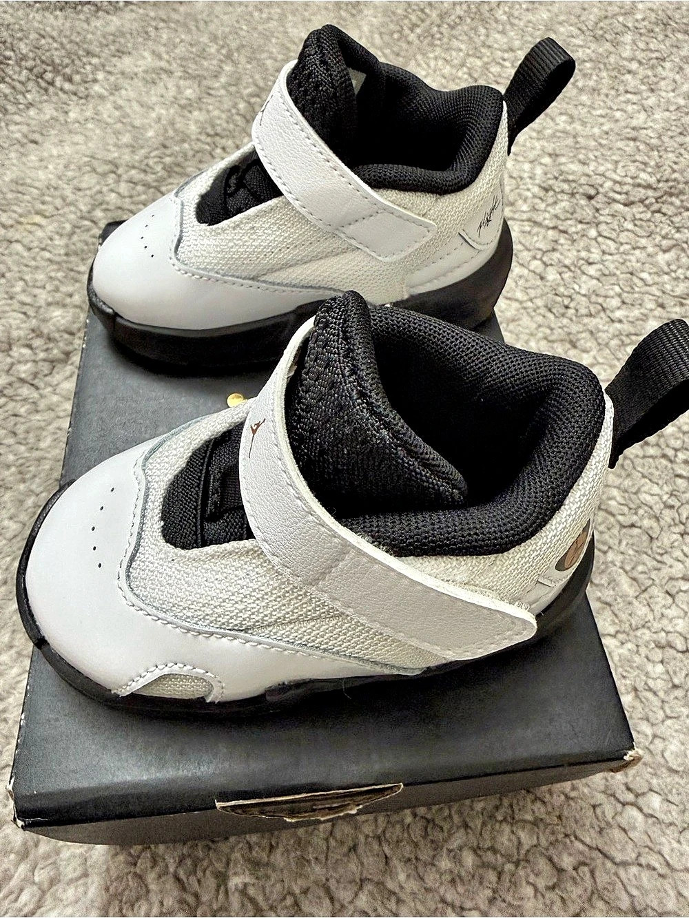 Jordan Max Aura 6 (TD) ) Boys US 4C White/Black/Gold